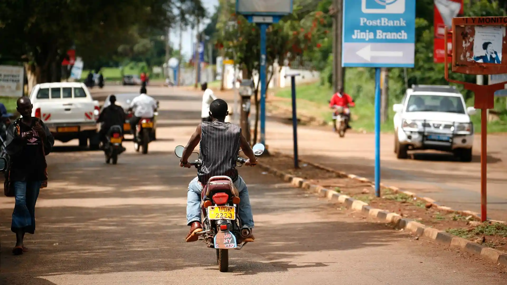 How much does a safari in Uganda cost?